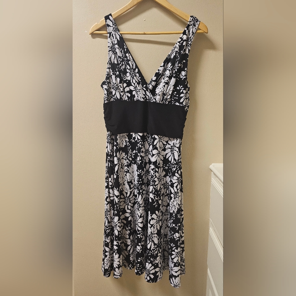 White‎ House Black Market Black and White A-line Cocktail Dress